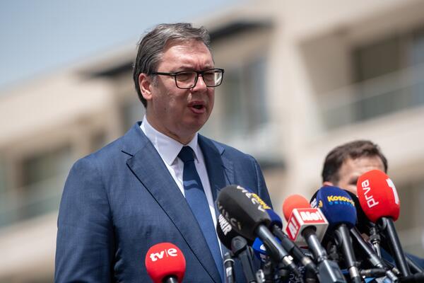 Vučić najavio da će slovačkog premijera Fica posjetiti zajedno sa...