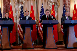 Pompeo: Ne želimo hladni rat s Pekingom; Đieči: SAD da prestanu da...