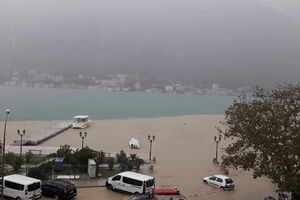 Šetalište u Kotoru pod vodom, u Radanovićima evakuisana škola