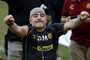 Maradona i 11 sekundi mrmljanja: Pogledajte kako slavni Argentinac...
