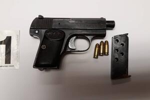 Bar: Oduzet pištolj u ilegalnom posjedu