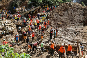 Filipini: 81 osoba stradala u naletu tajfuna