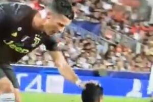 Pojavio se novi video: Da li je Ronaldo zaista pokušao da počupa...