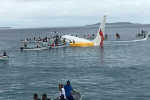 Avion pao u Tihi okean, svi putnici preživjeli