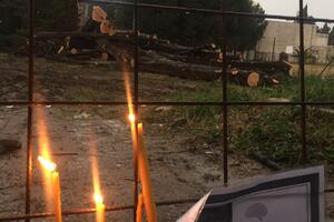Protestna šetnja građana Bara: Upalili svijeće za posječene...