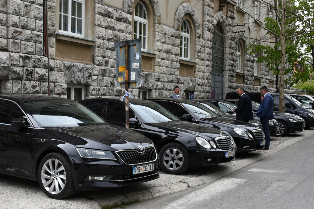 Službena vozila Vlade i parlamenta, Foto: Boris Pejović