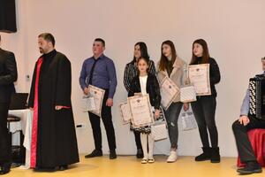 Svetosavske gramate i nagrade uručene najboljim učenicima i...
