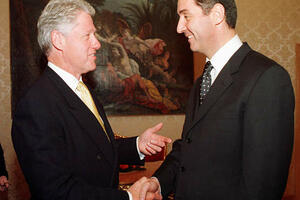 SAD nakon otklona od Miloševića Crnu Goru pomogle sa 55 miliona,...
