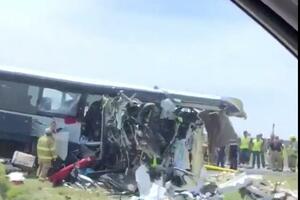 Sedam poginulih u sudaru autobusa i kamiona