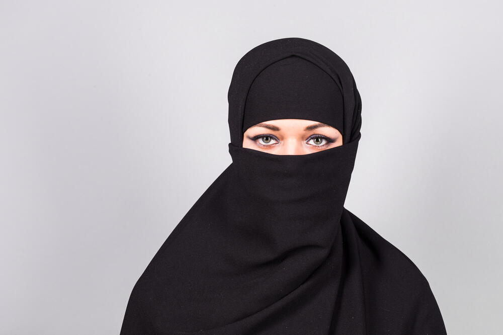 Burka, muslimanka, Foto: Shutterstock