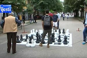 Humanitarni meč za Vuka: U Nikšiću se igrao šah sa velikim figurama