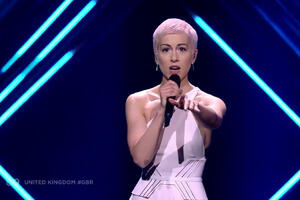 Incident na Evroviziji: Istrčao na binu i oteo mikrofon pjevačici