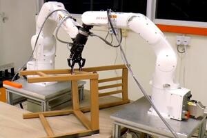 Pogledajte: Mogu li roboti da sastave stolicu brže od vas?