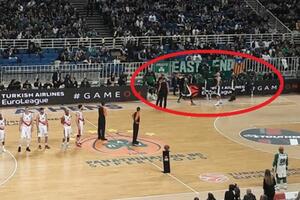 Igrači Panatinaikosa sjedjeli na klupi dok se intonirala himna...