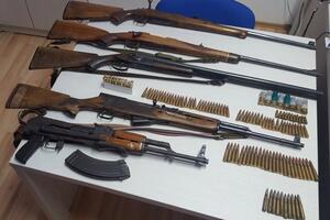 U Kolašinu nađena veća količina oružja i municije u ilegalnom...