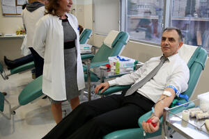 Zaposleni u Ministarstvu zdravlja i KCCG dobrovoljno dali krv