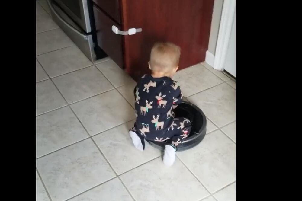 čišćenje, beba, Foto: Screenshot (YouTube)