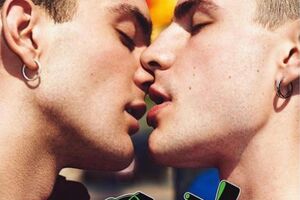 Istopolni poljubac na septembarskoj naslovnici italijanskog Voguea