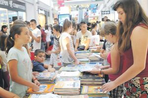Biznis preko leđa djece: Kupe udžbenike od klinaca pa ih preprodaju