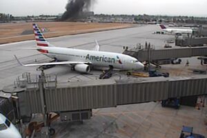 Pojavili se video snimci: Avion pao na put, pa se zapalio