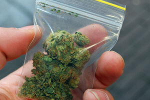 Split: Bježeći od policije mladić progutao vrećicu sa marihuanom i...
