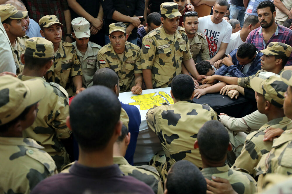 Egipat, sahrana ubijenog vojnika, Foto: Reuters