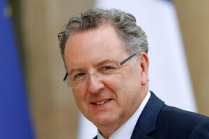 Francuska: Ministar i vođa Makronove kampanje podnio ostavku zbog...