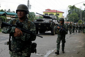 Ratno stanje na Filipinima: Oko 2.000 civila zarobljeno u središtu...