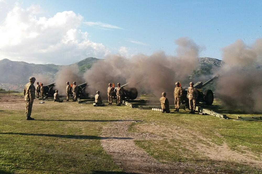 Cetinje, počasna artiljerijska paljba, Foto: Ministarstvo odbrane Crne Gore