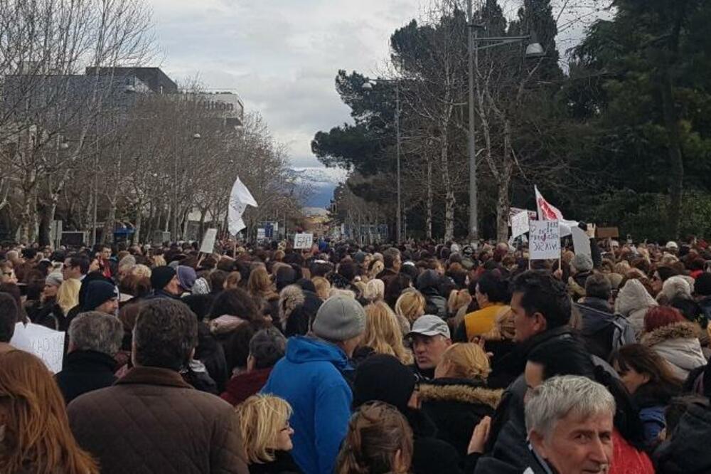 majke protest Skupština, Foto: Srdan Kosović