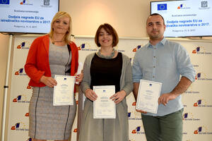 Krivokapić čestitao nagrađenim novinarima