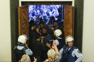 Makedonija: Suspendovani policajci zbog učešća u neredima u...