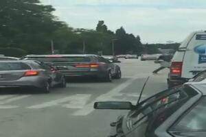 Pogrešno skretanje: Mugošin BMW "uhvaćen" na raskrsnici