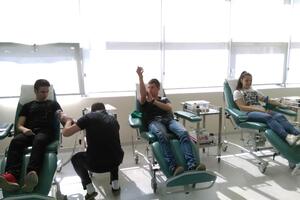 Maturanti Srednje medicinske škole dobrovoljno dali krv