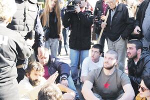 Opet odloženo suđenje mirnim demonstrantima, Kaluđerović: Optužite...