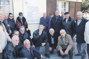 Delegacija OBNOR-a kod spomenika u Maslinama: Počast za pale...
