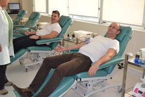 Zaposleni u direkciji CEDIS-a dali krv