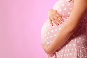 Žene koje često drže dijete sklonije su debljanju u trudnoći