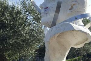 Spomenik kosmonautu ponovno na meti vandala u Krtolima