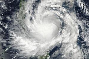 Ka Filipinima krenuo najdestruktivniji uragan "Sarika"