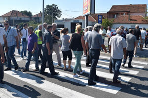 Bivši radnici KAP-a blokiraju saobraćajnicu na Zlatici