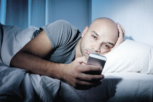 Buljenje u ekran prije spavanja utiče na zaradu