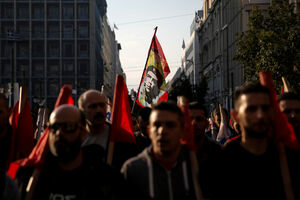 Više od 20.000 komunista na ulicama Atine: Demonstrirali protiv...