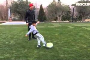 Nema popusta ni za sina: Kako Ronaldo vježba preciznost sa Juniorom