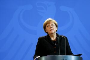 Merkel: EU ne može dozvoliti Grčkoj da zapadne u haos