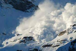 Švajcarska: U lavini u švajcarskim Alpima poginula jedna osoba
