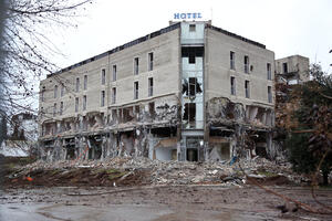 Počelo rušenje hotela "Siti" u Podgorici