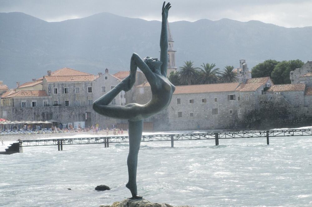 balerina, skulptura (novina)
