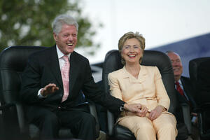Bil Klinton se pridružuje predizbornoj kampanji supruge