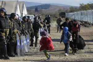 Neredi migranata u Đevđeliji, vojska u pripravnosti